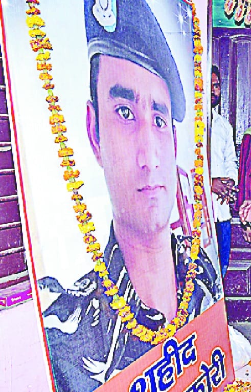 shaheed ke naam kanya college banaane ki maang