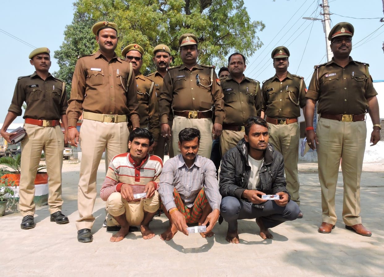 चोरी का आभूषण बरामद, तीन गिरफ्तार