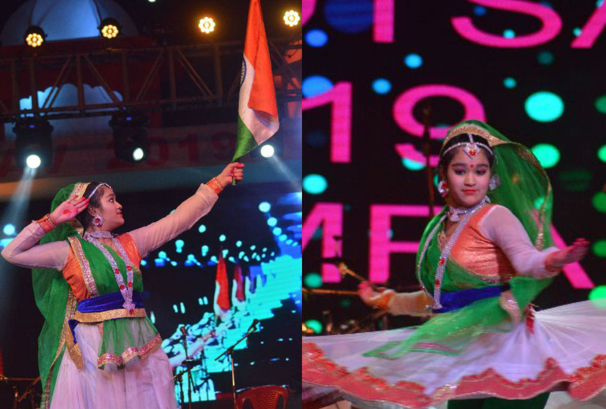 singer Altaf Raja live performance in Taj mahaostav agra