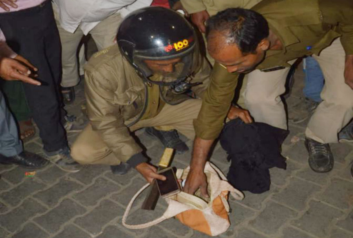 four robbers arrested in Burqa dress in firozabad