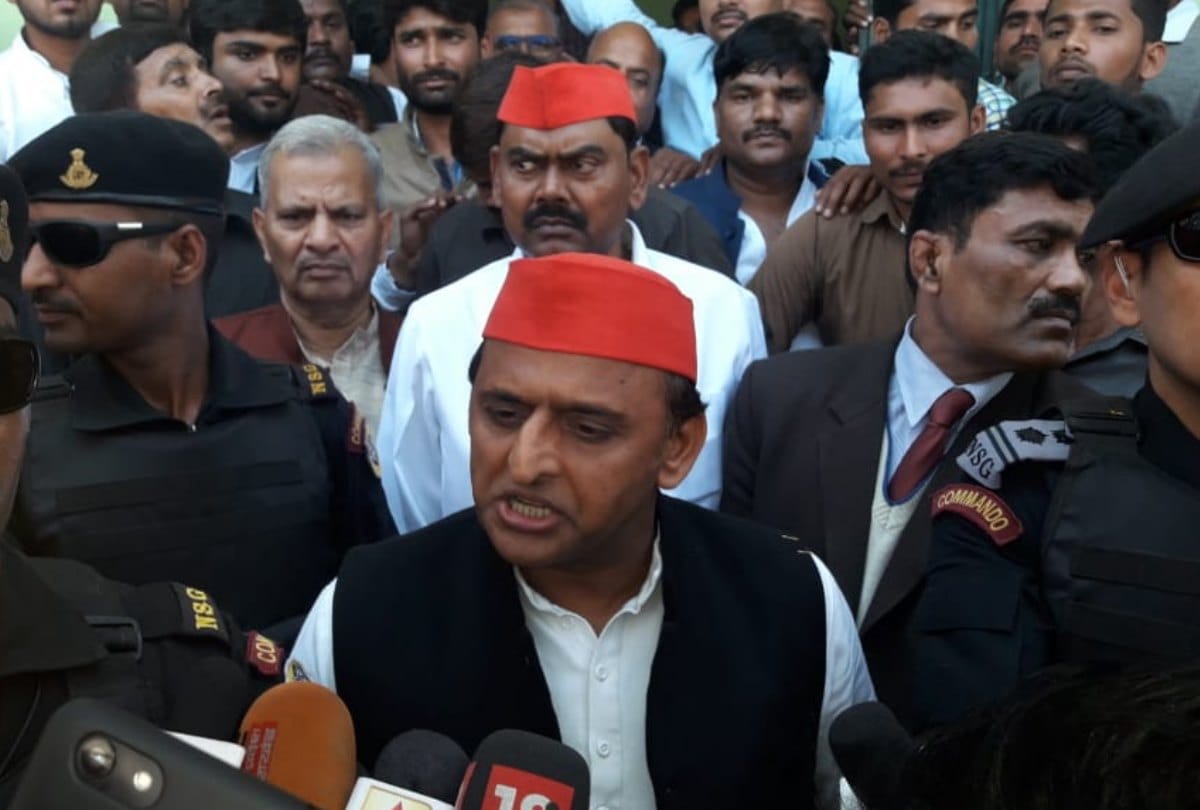 Akhilesh Yadav reached martyr Pankaj Tripathi house