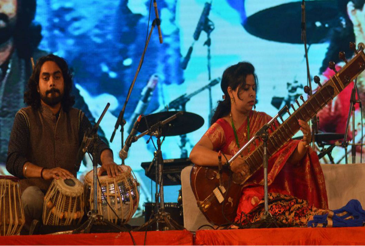 singer Altaf Raja live performance in Taj mahaostav agra