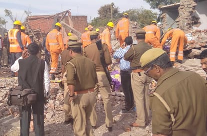 Crackers merchant house explode in bhadohi