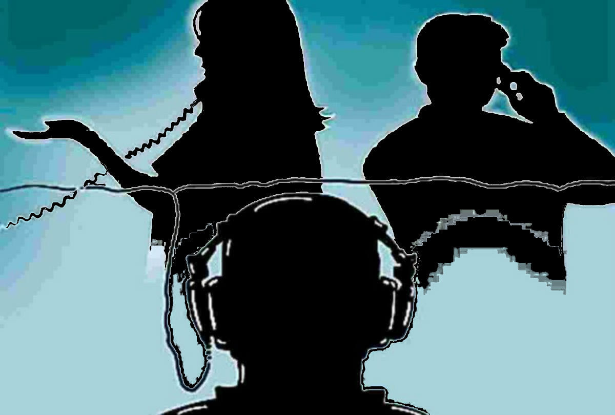 intelligence agencies investigating phone call being from Agra to Pakistan