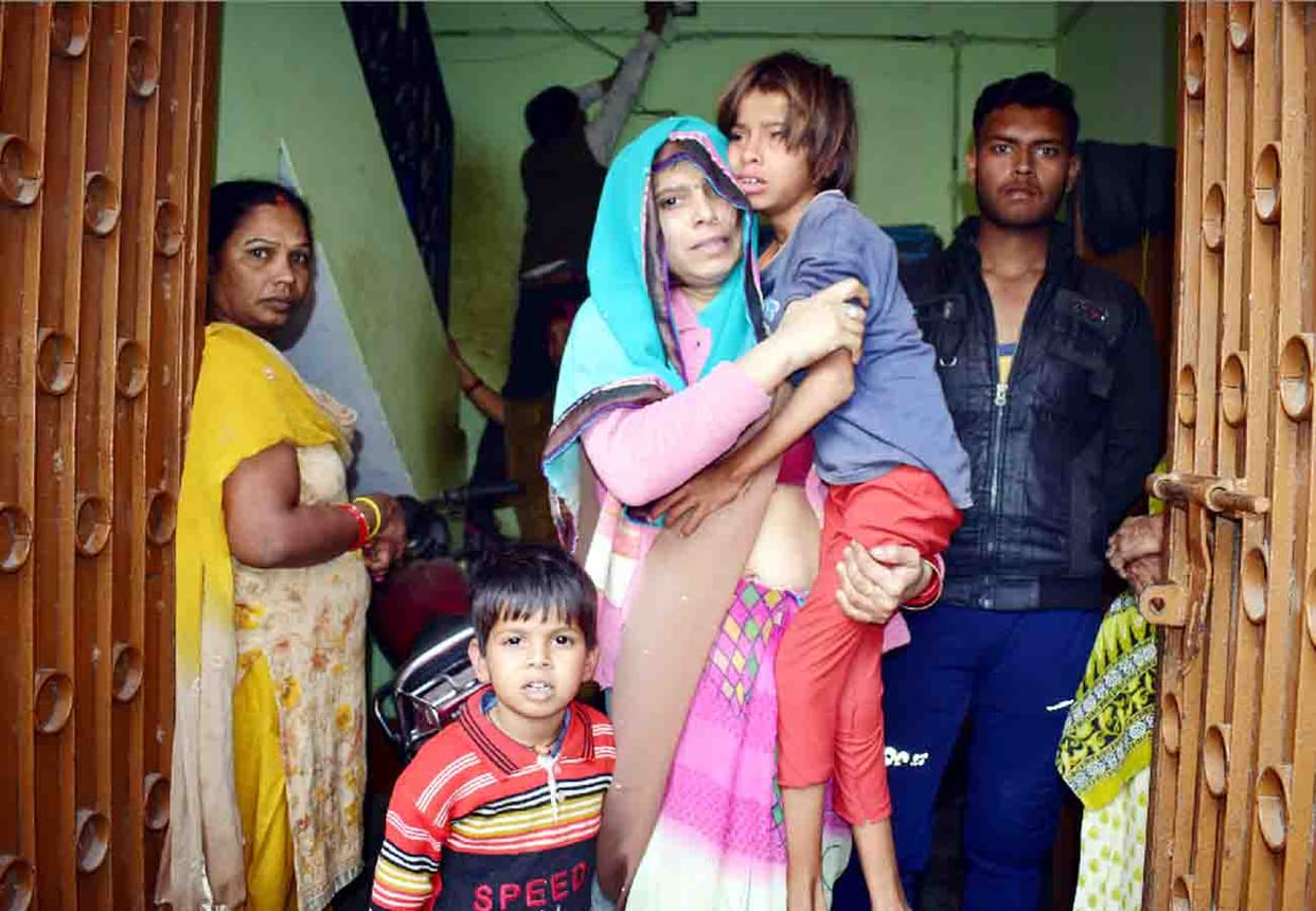 man Shut down himself in room with two innocents and set fire