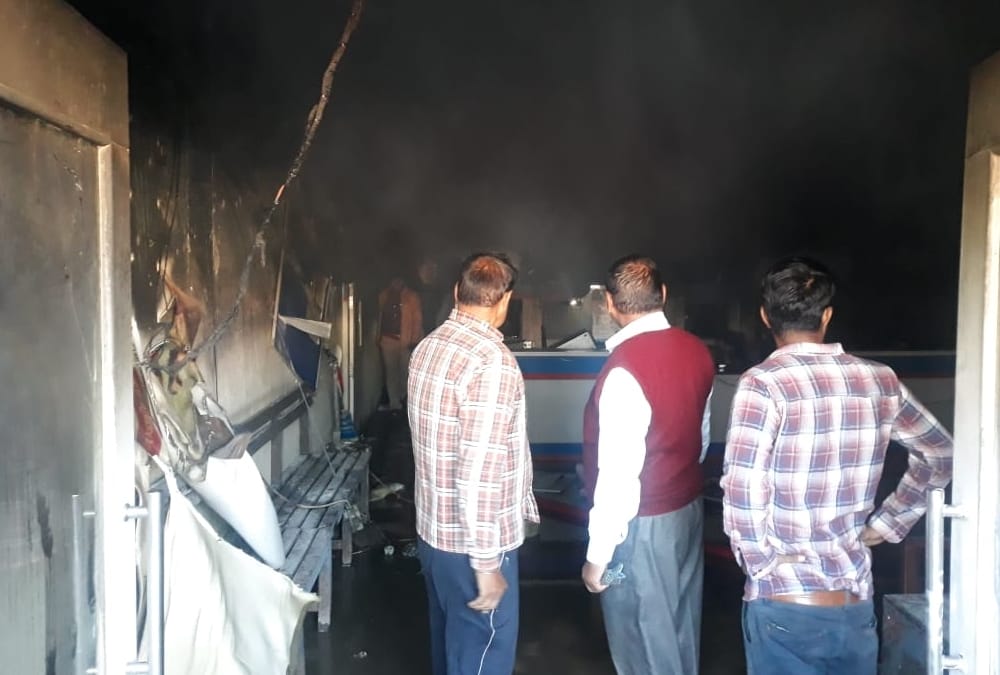 fire in a bank in gonda.