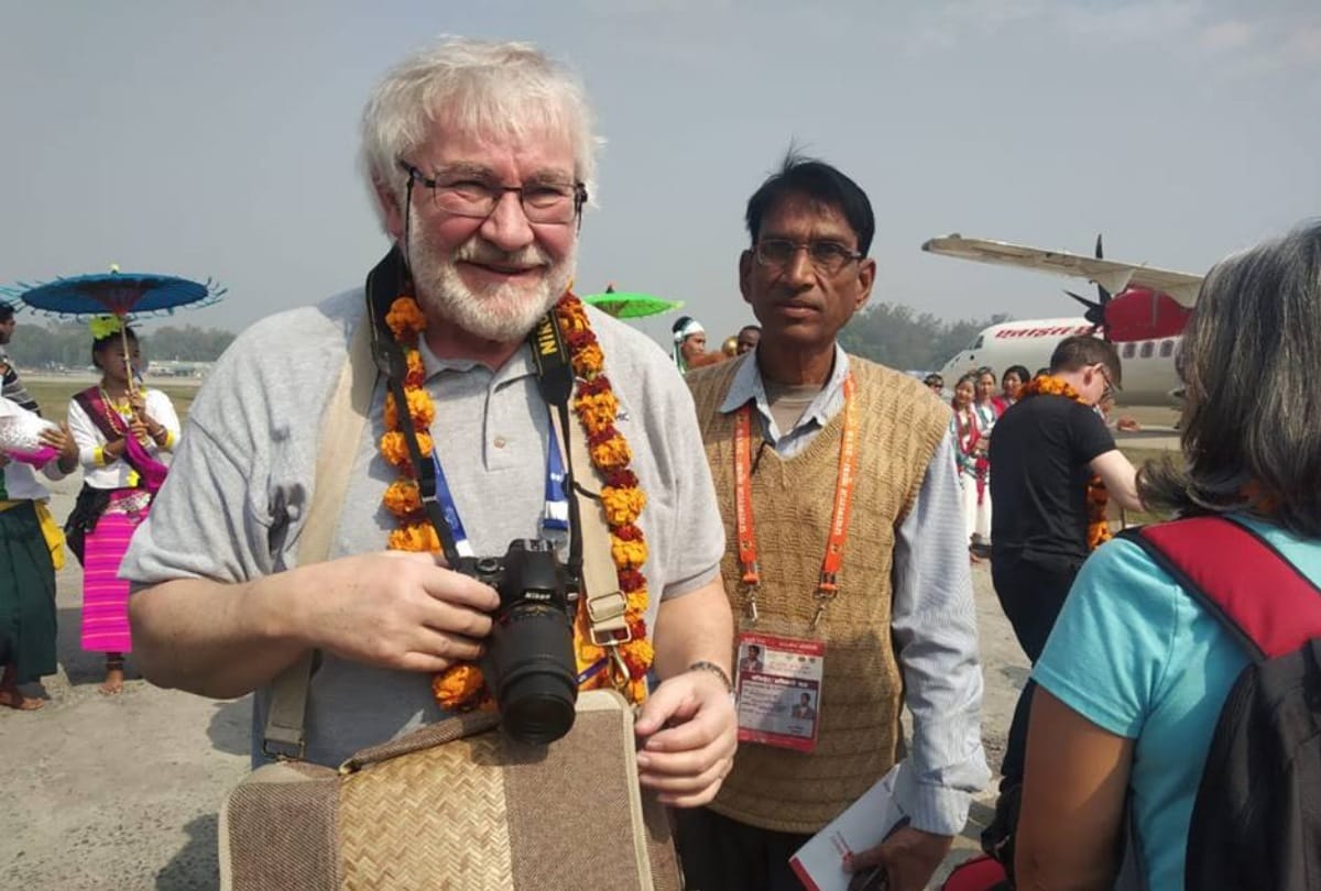 Foreign deligates saw in Indian costumes at kumbh prayagraj see pictures