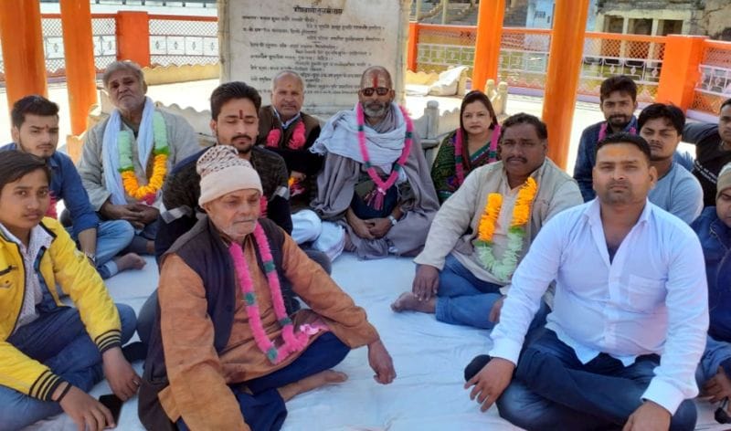 पुरोहितों ने हक के लिए शुरू किया क्रमिक अनशन