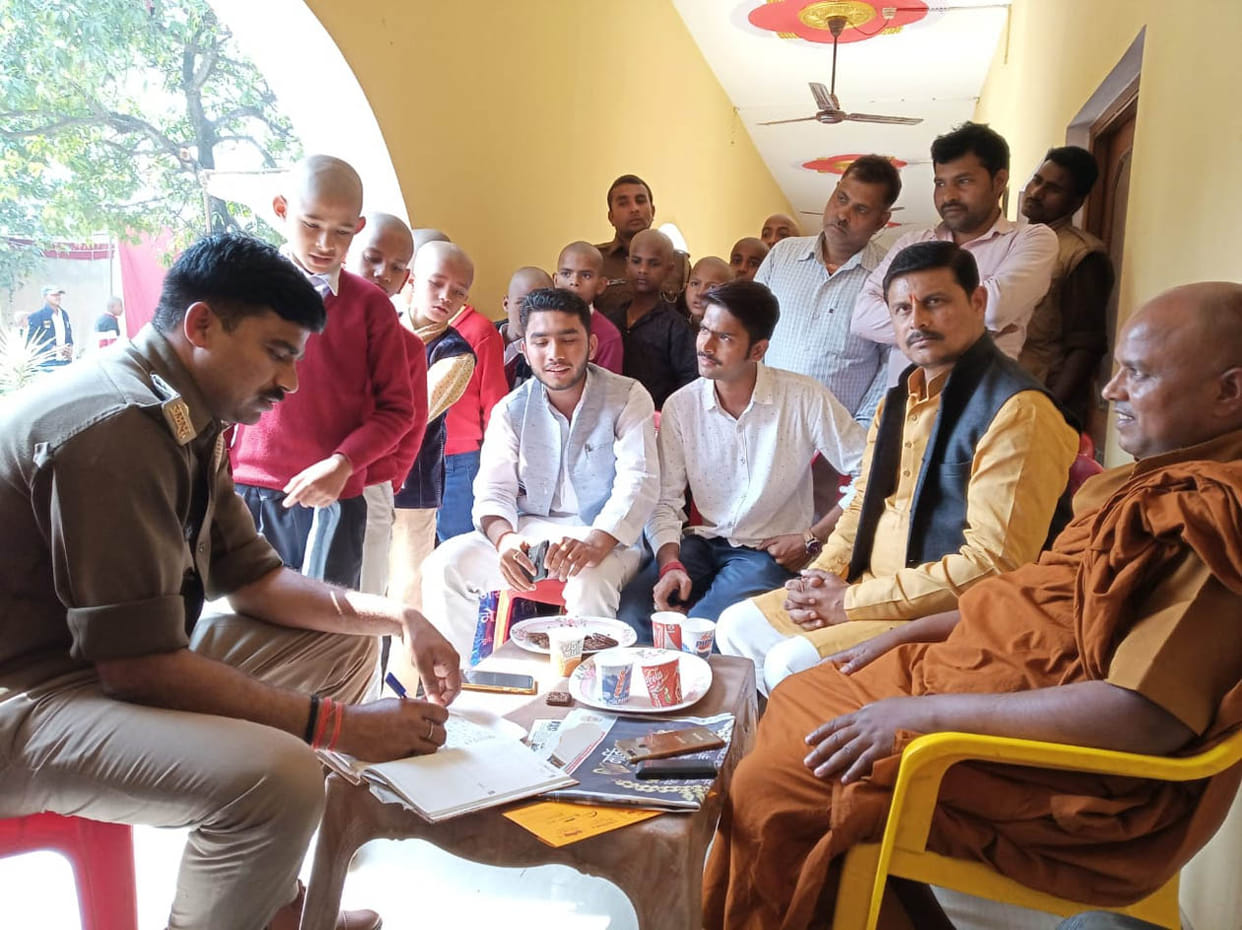 शैक्षणिक भ्रमण के नाम पर धर्म परिवर्तन से भड़के लोग