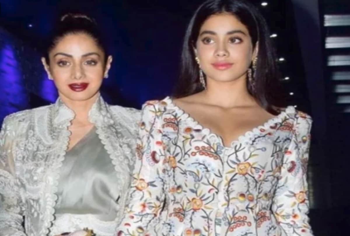 Jhanvi Kapoor was on the ramp for the last time with Sridevi