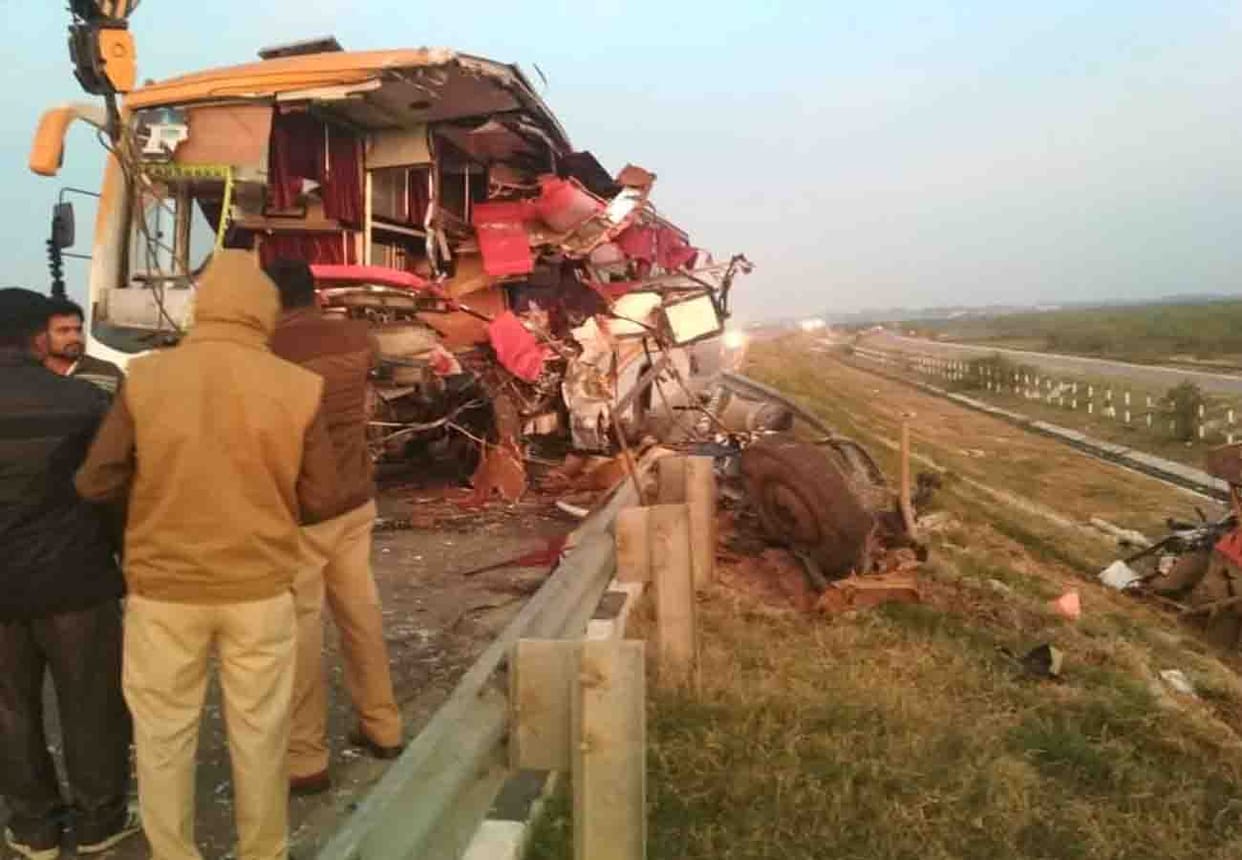 agra lucknow expressway accident, two people died
