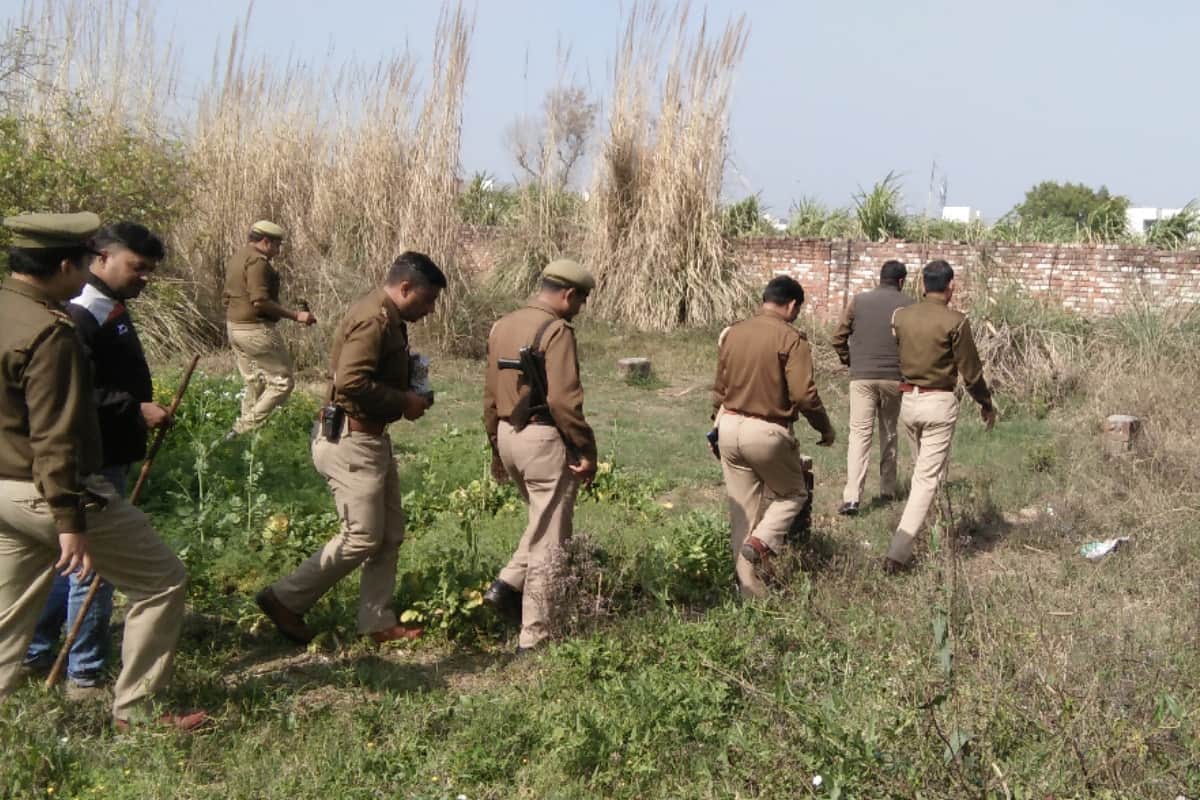 Meerut Manappuram gold robbery, police arrested four accused , fifteen kilogram gold was looted