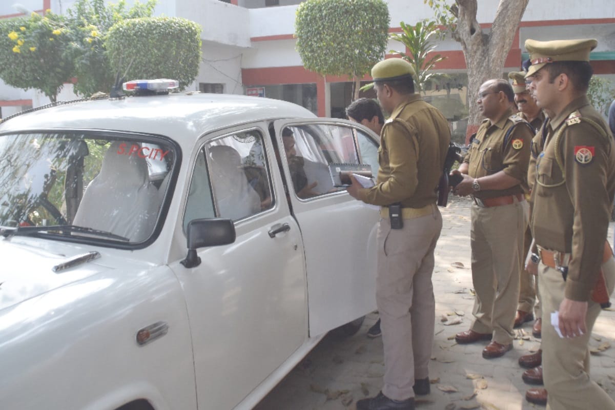 Anganwadi worker and teacher robbed