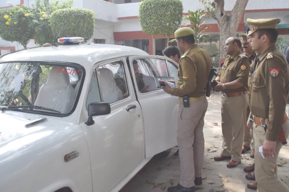Meerut Manappuram gold robbery, police arrested four accused , fifteen kilogram gold was looted