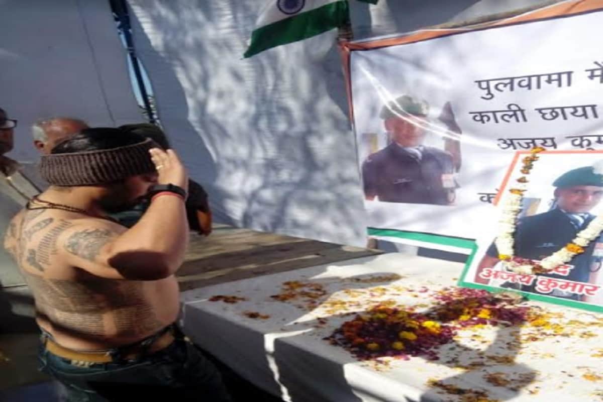 Pulwama terror atttack, Meerut abhishek gautam tatooed names of CRPF martyrs on his body