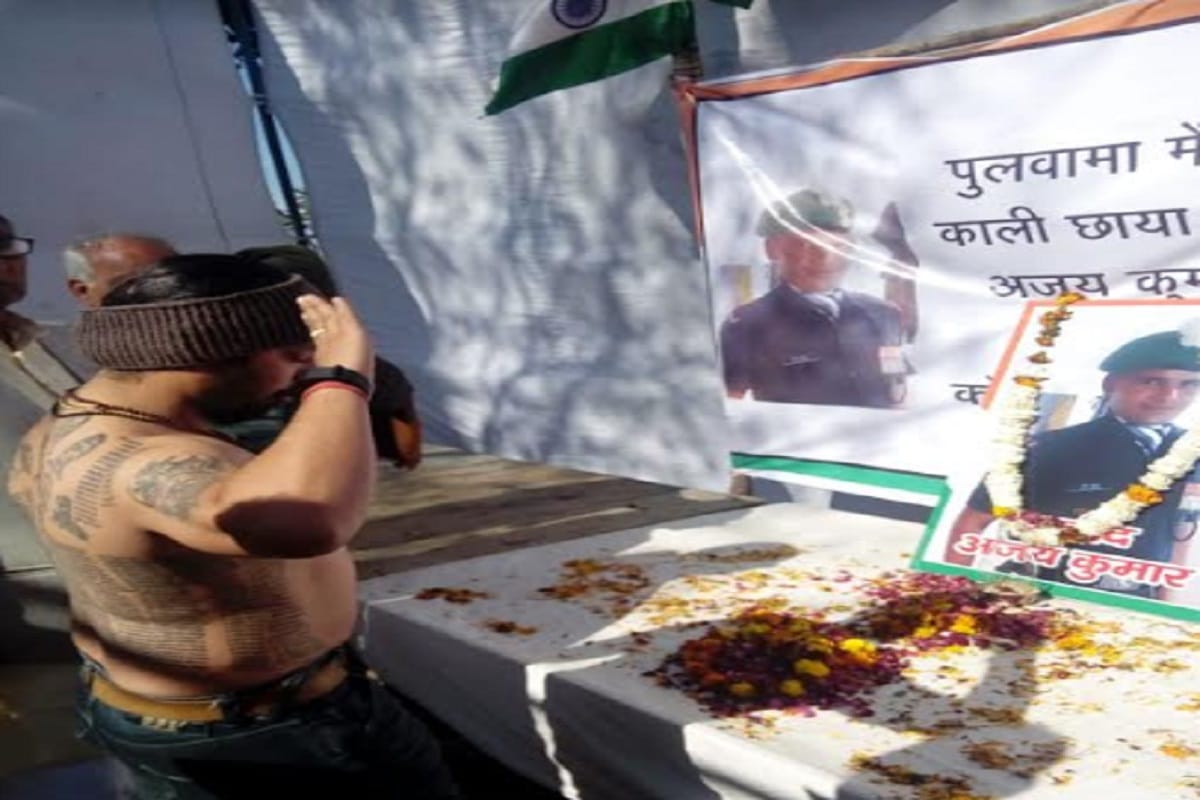 Pulwama terror atttack, Meerut abhishek gautam tatooed names of CRPF martyrs on his body
