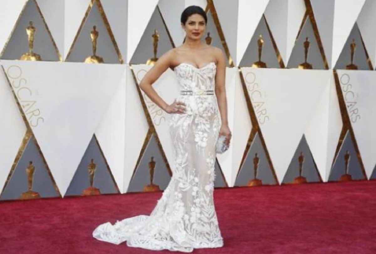First time Bollywood star Priyanka Chopra presented Oscars awards for Best Film Editing