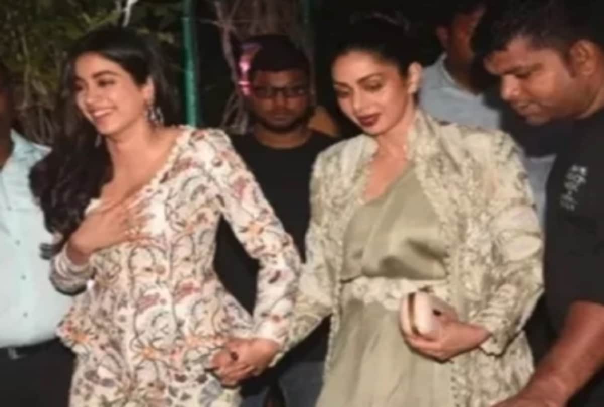 Jhanvi Kapoor was on the ramp for the last time with Sridevi