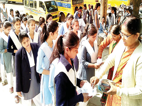 1582 left in painting exam
