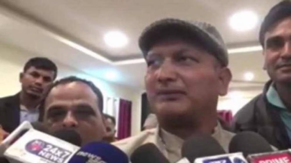 rupee shower on harish rawat son in honoring ceremony