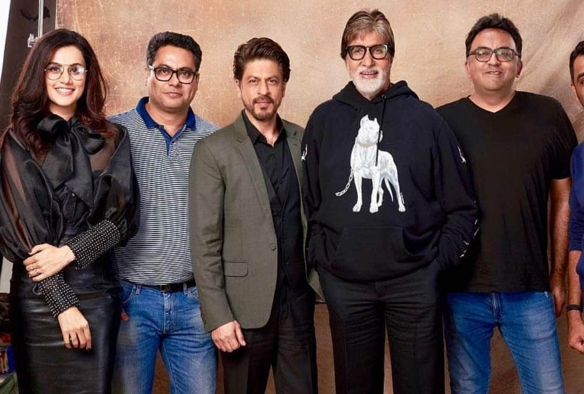 amitabh bachchan share a selfie with shah rukh khan on special shoot of film badla