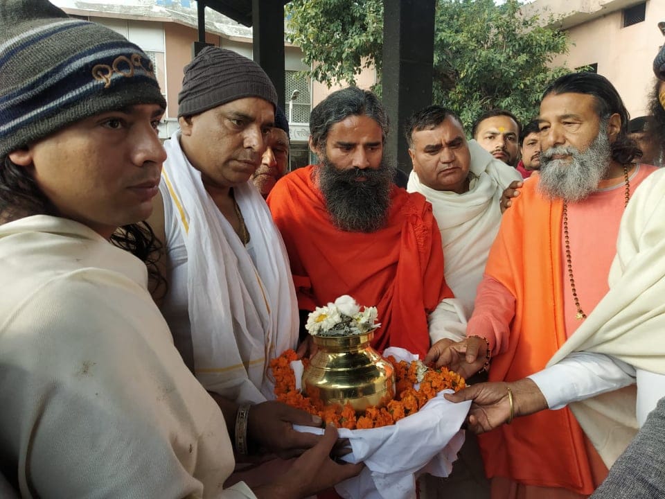 jagadguru ramanandacharya hansdevacharya bone Immerse baba ramdev emotional