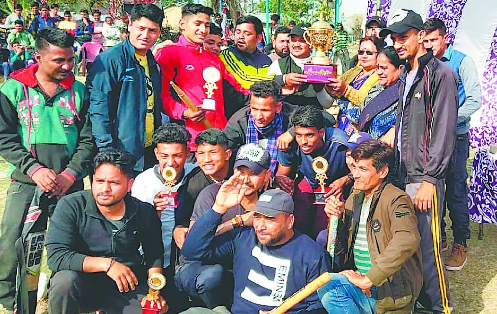 Pachpakariya wins trophy