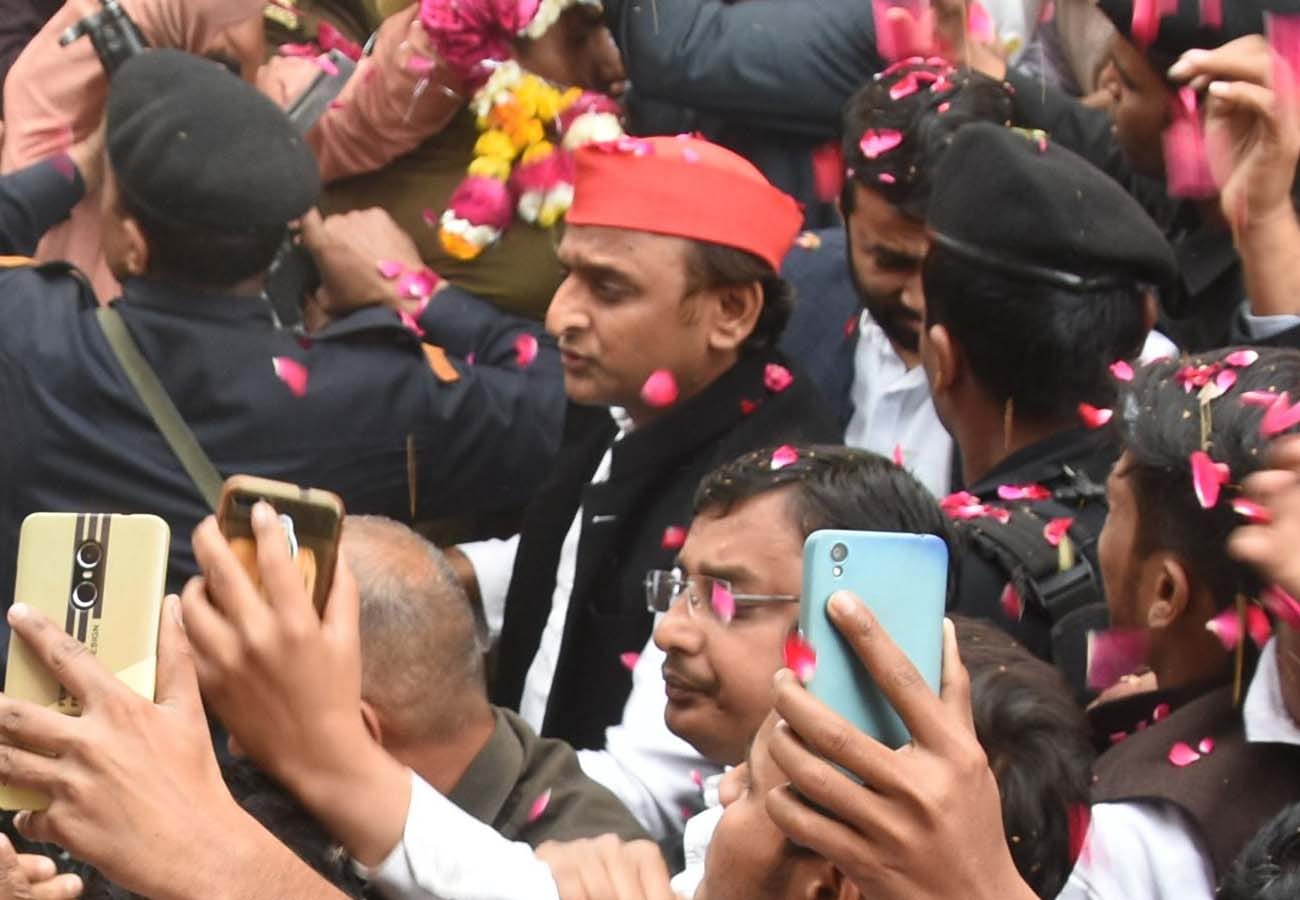 akhilesh yadav statement about mulayam singh and amar singh
