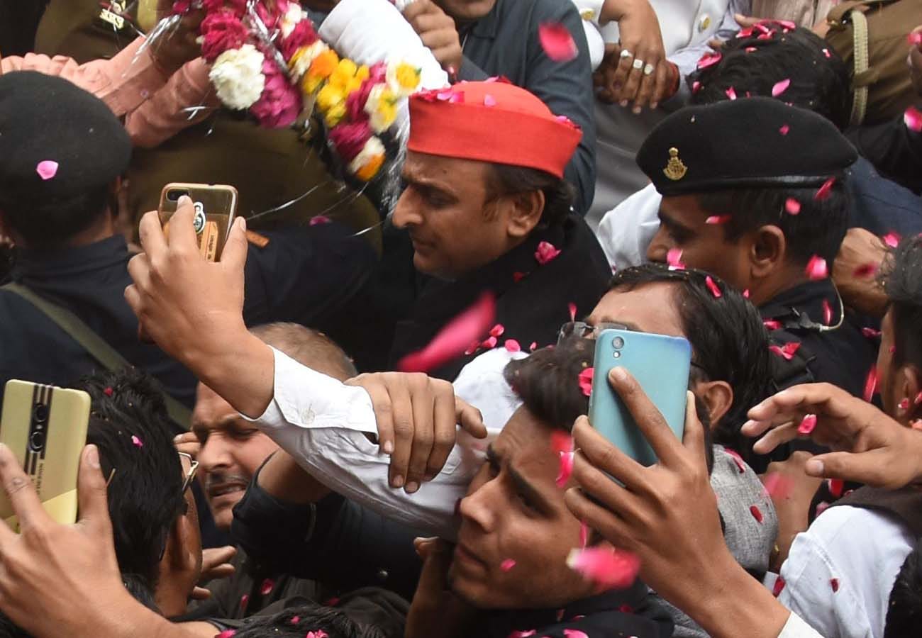 akhilesh yadav statement about mulayam singh and amar singh