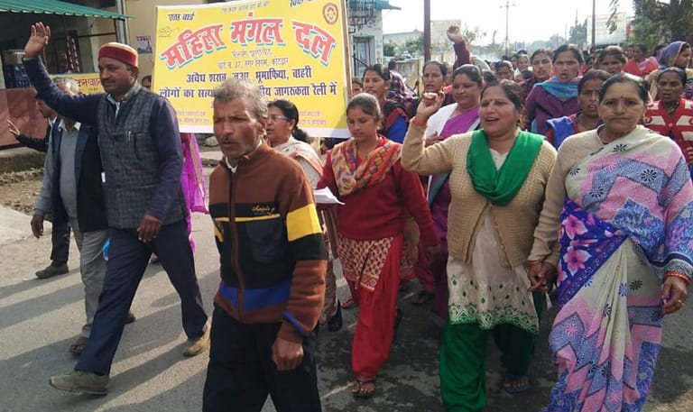 नशे के खिलाफ झंडीचौड़ के लोगों ने निकाली रैली