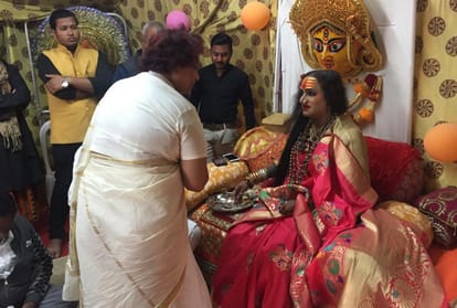 kumbh Mela: Kinnar Akhara distributed special 85 lakhs coins in devotees