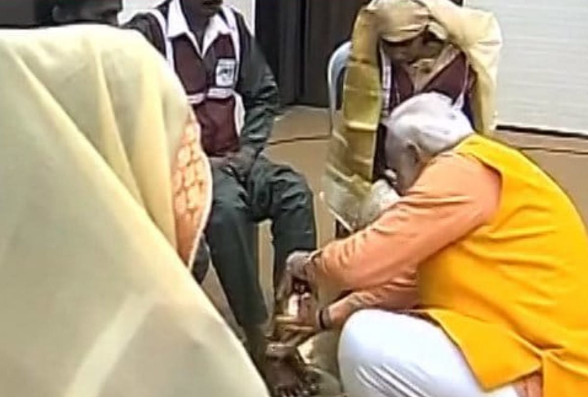 pm modi congratulates up people government for successful kumbh donate 21 lakh to sanitation fund