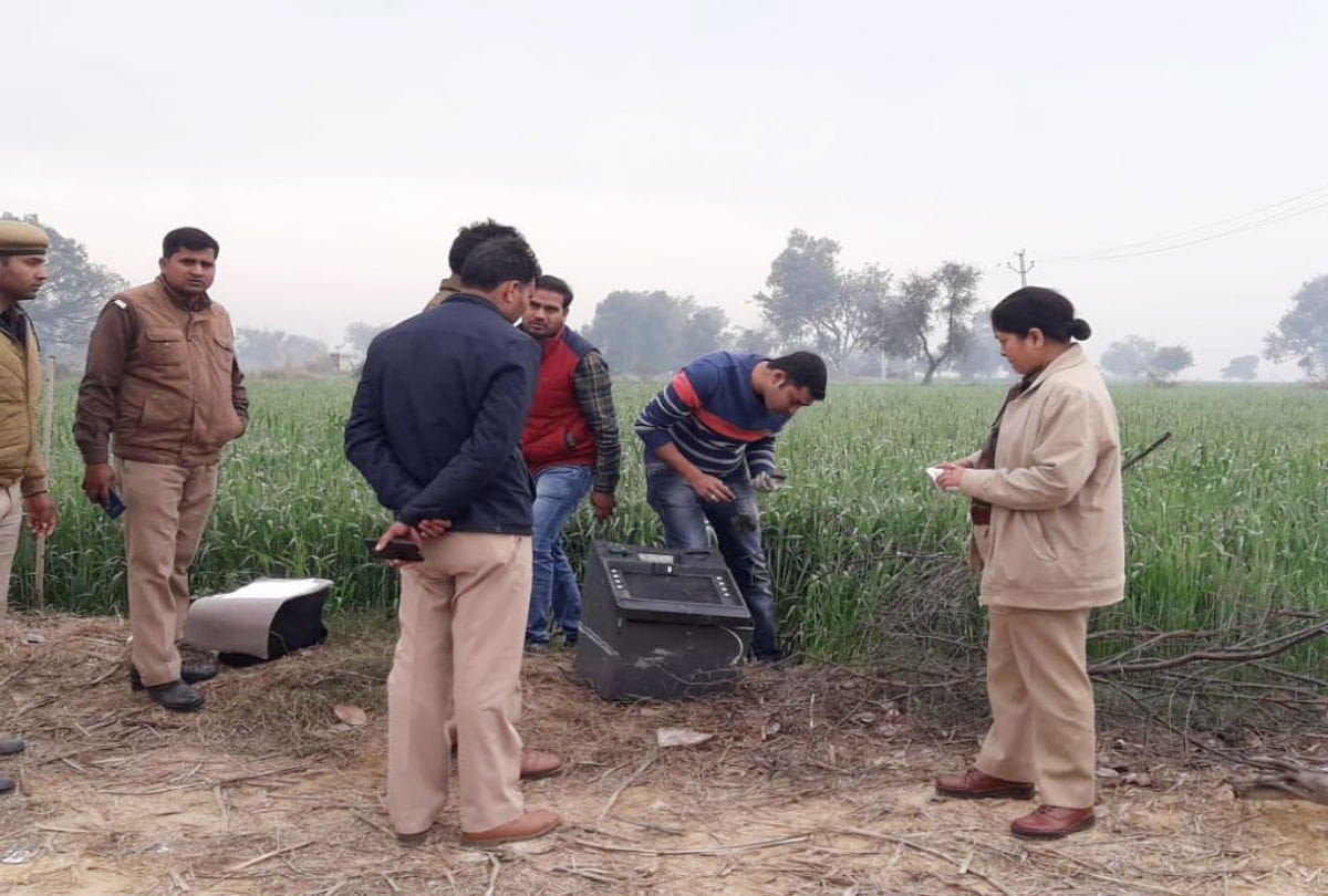 thieves loot atm in fatehpur sikri