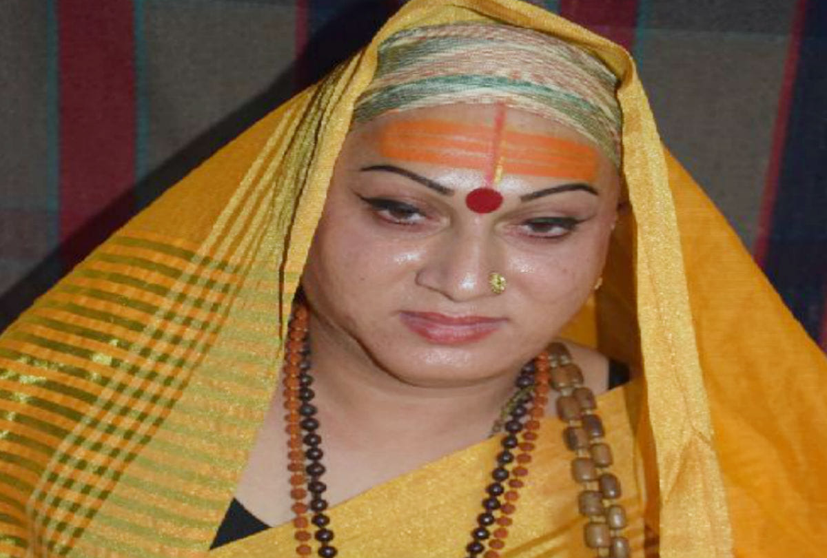 mahamandaleshwar hemangi sakhi in banke bihari temple vrindavan