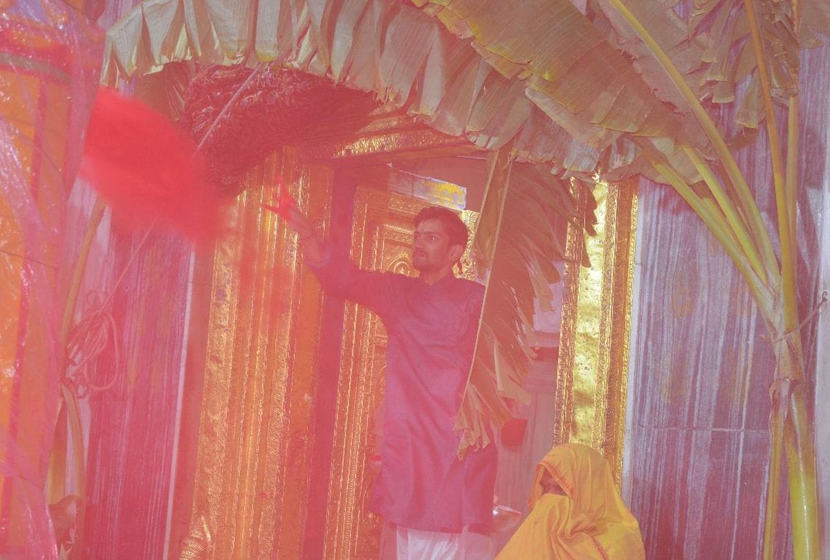 holi celebrations with rasiya geet in dwarkadhish temple mathura