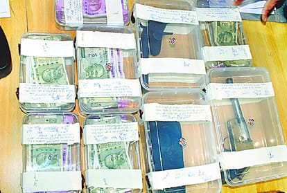 police exposed 16 lakh loot in ayodhya.