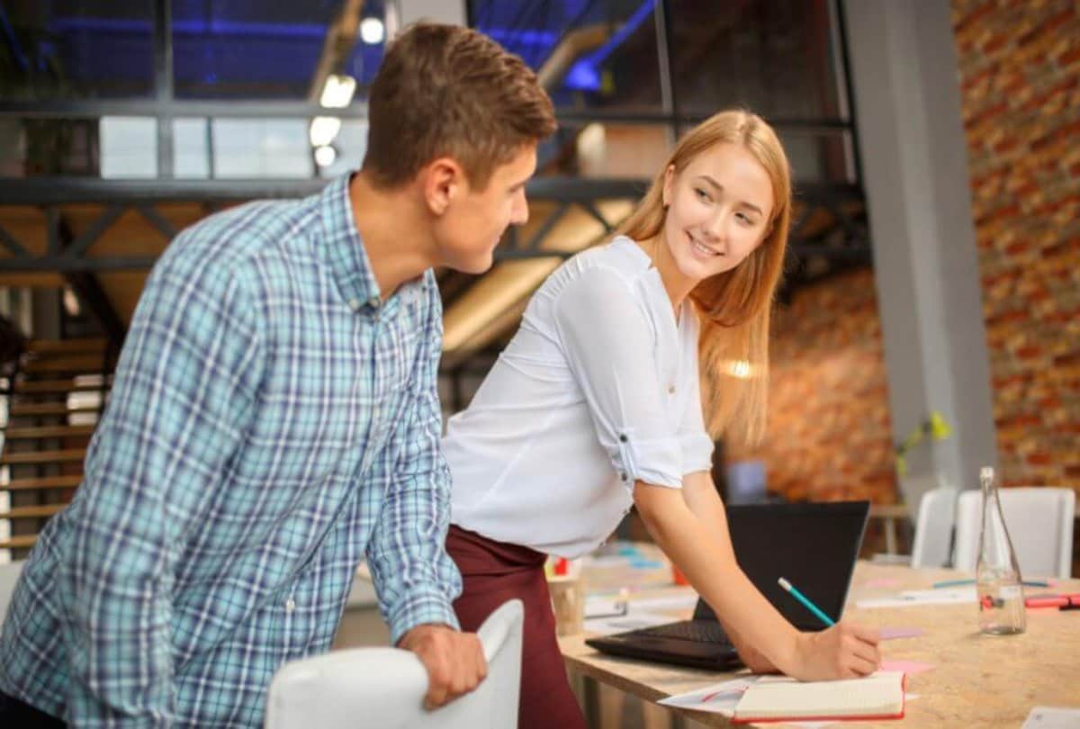 know about why boys prefer working girl for marriage