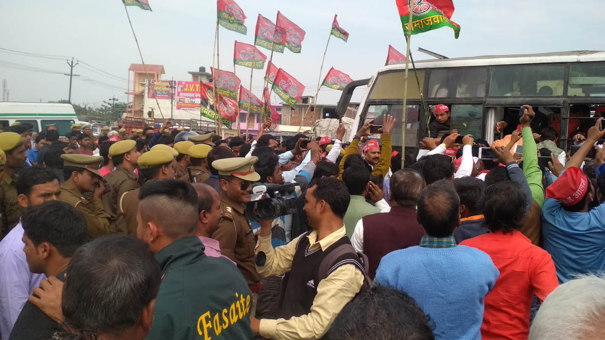 89 including ex. minister arrested