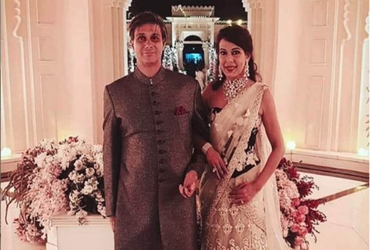pooja bedi get engaged with boyfriend maneck contractor photo viral
