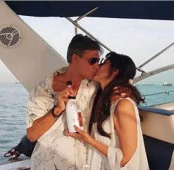 pooja bedi get engaged with boyfriend maneck contractor photo viral