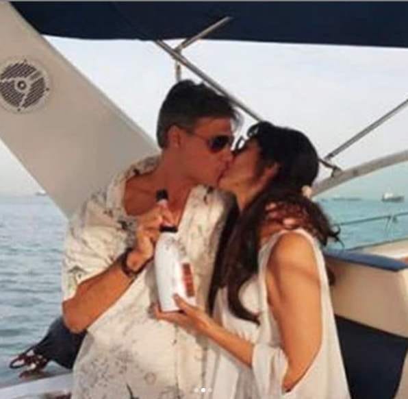 pooja bedi get engaged with boyfriend maneck contractor photo viral