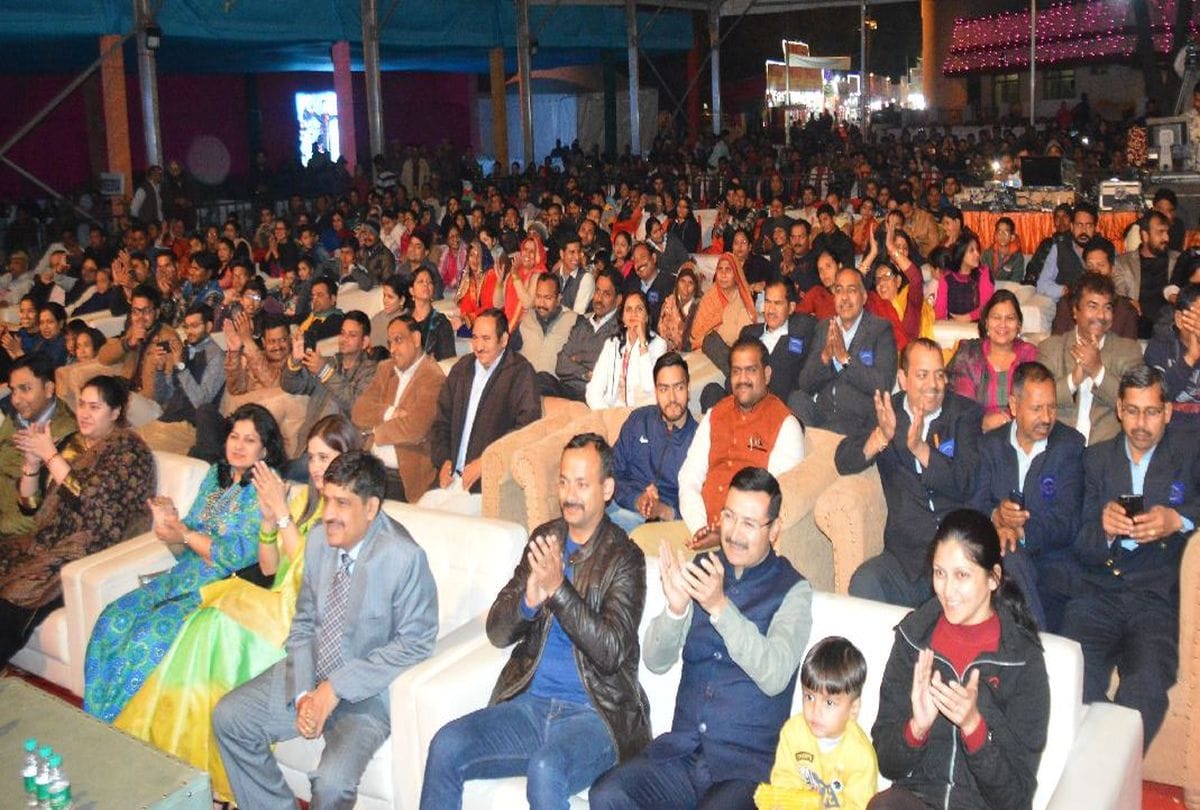 comedians sunil pal raju srivastava laughter night taj mahotsav agra
