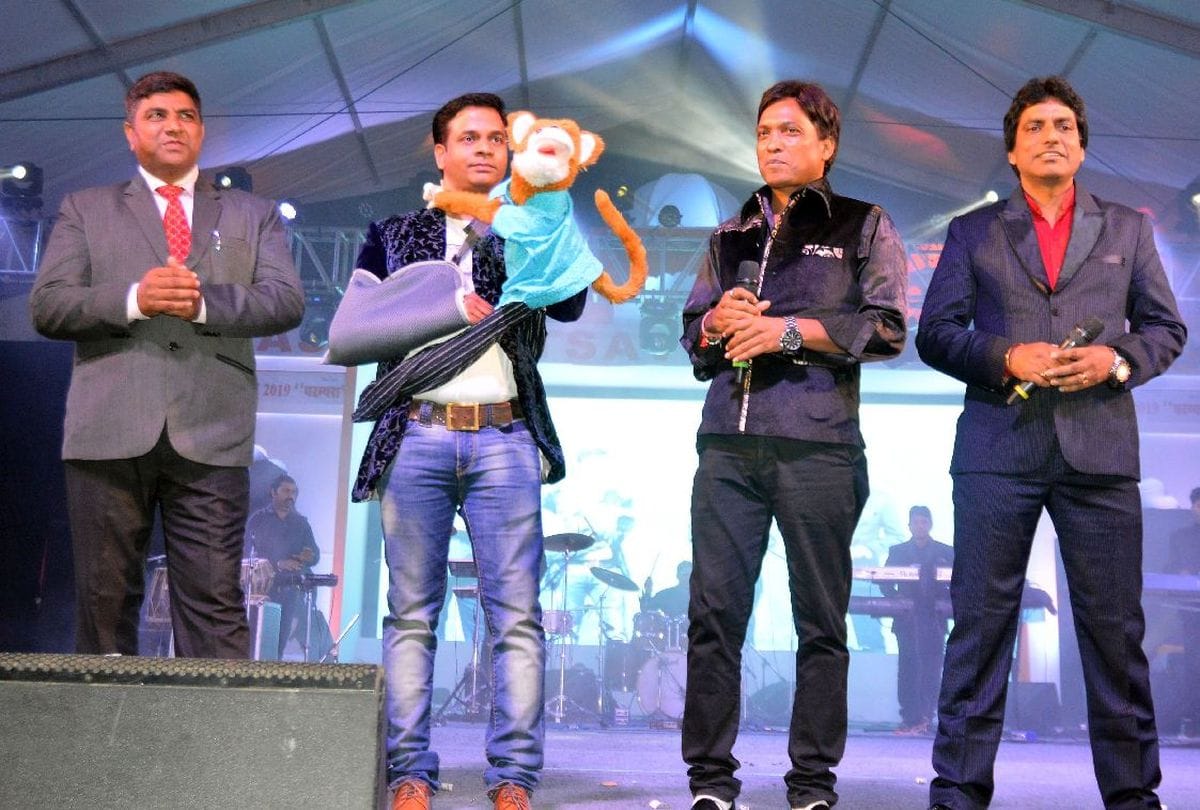 comedians sunil pal raju srivastava laughter night taj mahotsav agra