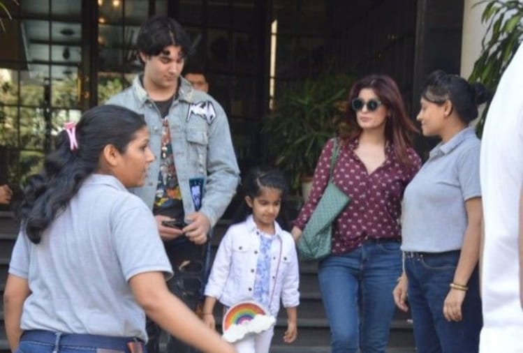 akshay khanna wife twinkle khanna with son aarav and nitara