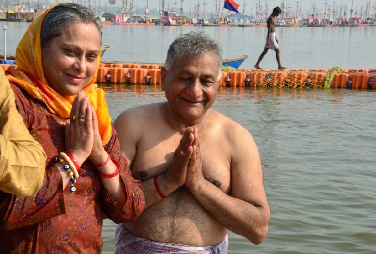 Narendra Modi Amit Shah Smriti Irani Yogi take holy dip during Kumbh Mela 2019