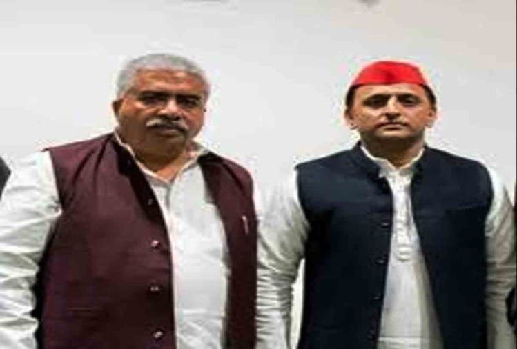 यूपीचुनावी हलचल तेज, सपा के लिए बुरी खबर, कांग्रेस का हाथ थामने की