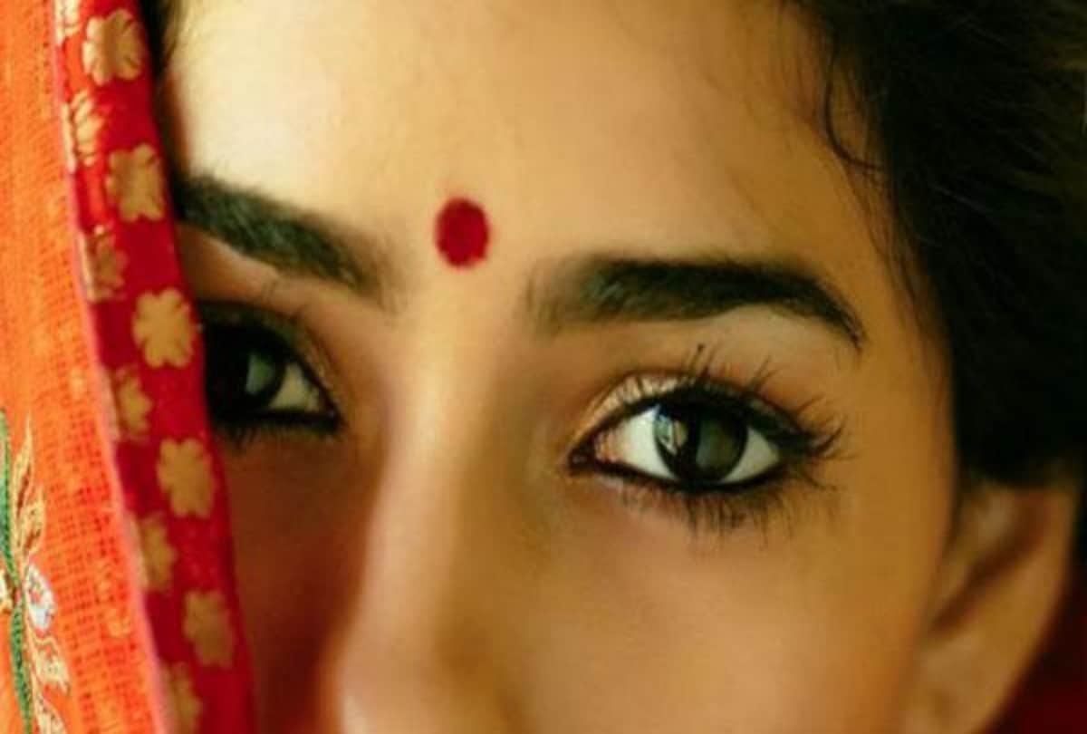 Fashion Tips Bindi Style And Shape According To Face Bindi Lagane Ka Tarika News In Hindi