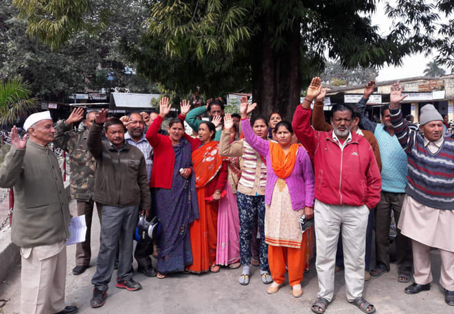 खेती को नुकसान पहुंचा रहे आवारा पशुओं पर अंकुश लगाए प्रशासन