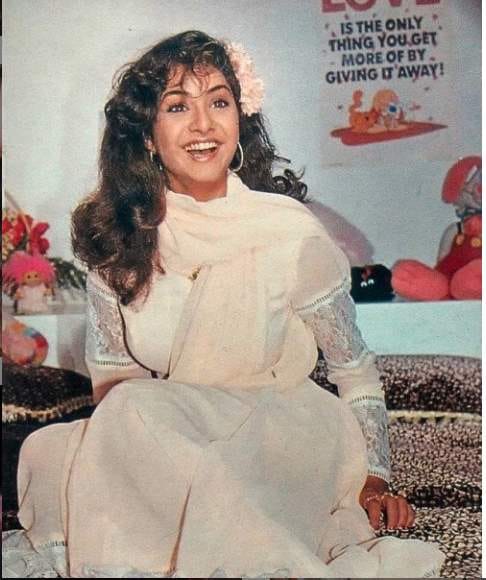divya bharti birthday her death mystery to gain stardom know about everything about her