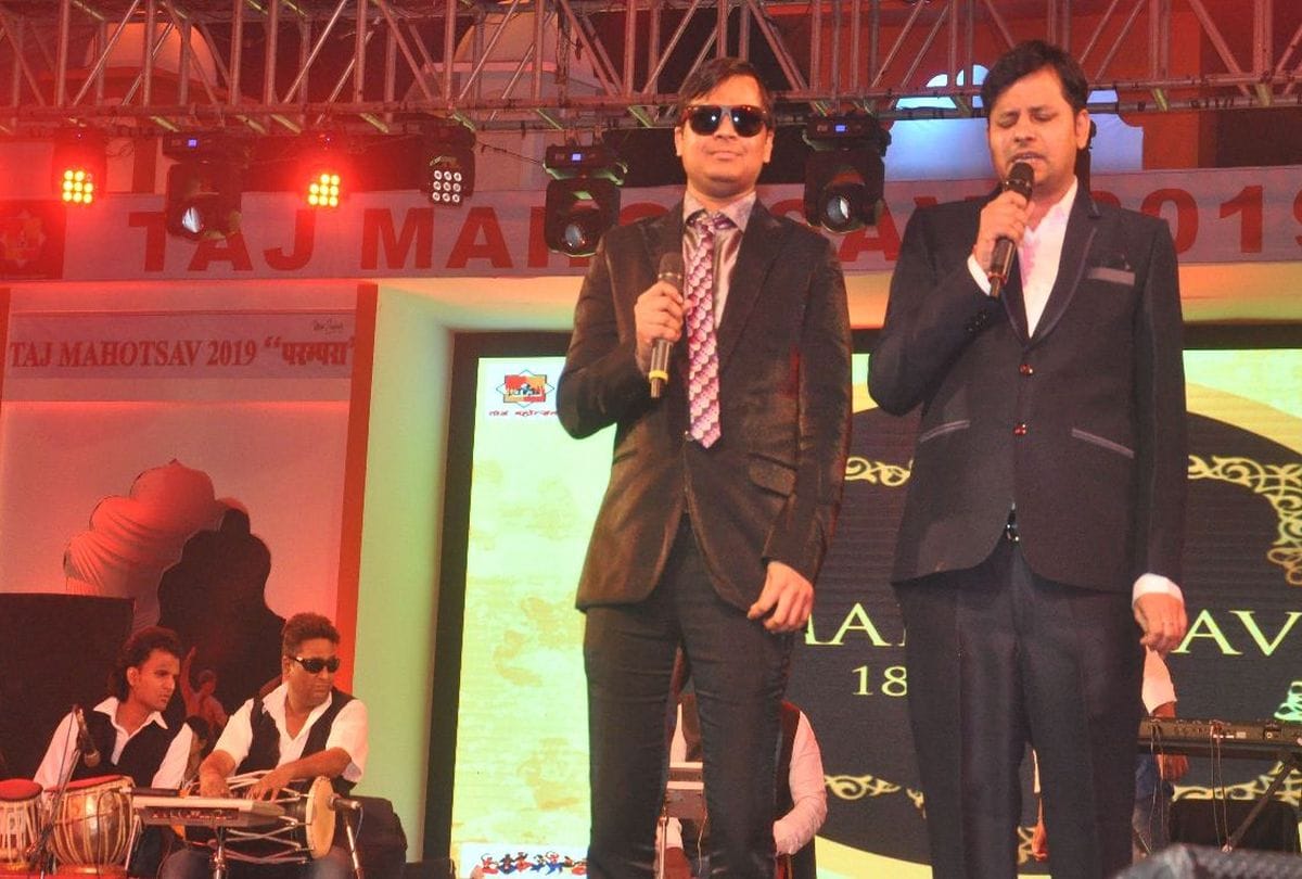 Divyang artists pay tribute to martyrs in Taj Mahotsav